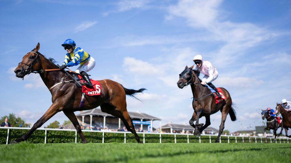 Trueshan beats Sweet William in the Doncaster Cup