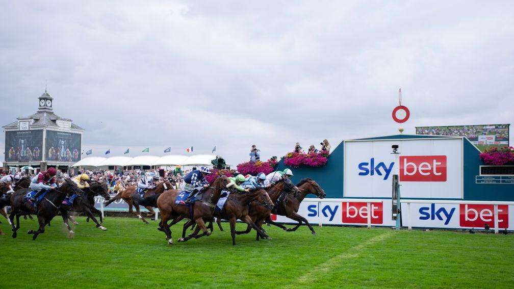 Equilateral (far side) gets up in a tight finish to the opening heritage handicap at York on Wednesday
