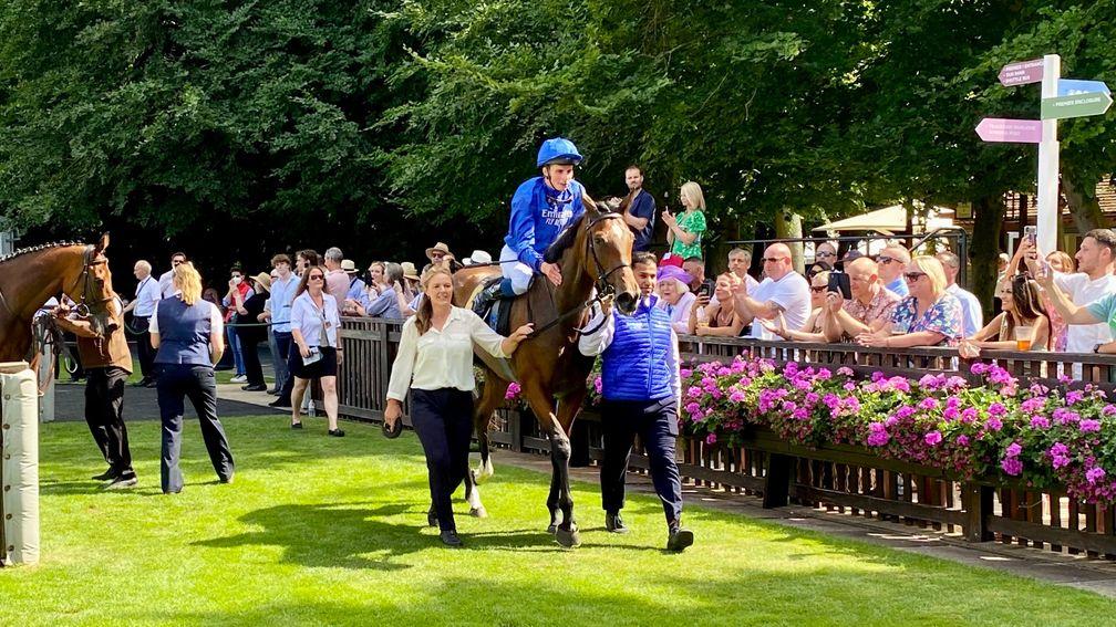 Eternal Pearl and William Buick return to warm applause