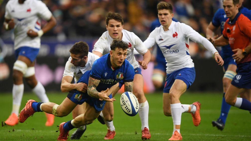 Matteo Minozzi (blue) scored Italy's first try in their round two loss in Paris