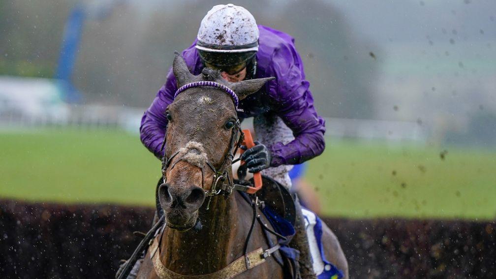 Fugitif bolts up in the 2m3½f handicap chase