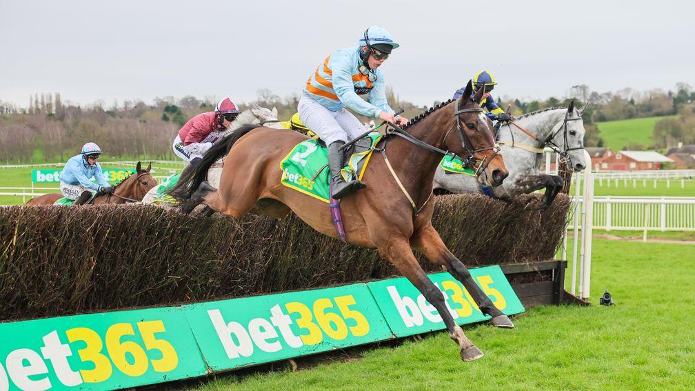 Beauport and Jordan Nailor win the Midlands Grand National at Uttoxeter