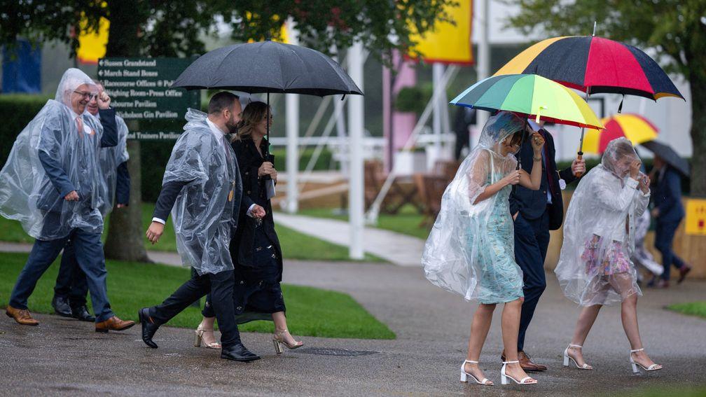 A wet start of the day as racegoers arrive on the Sussex Downs