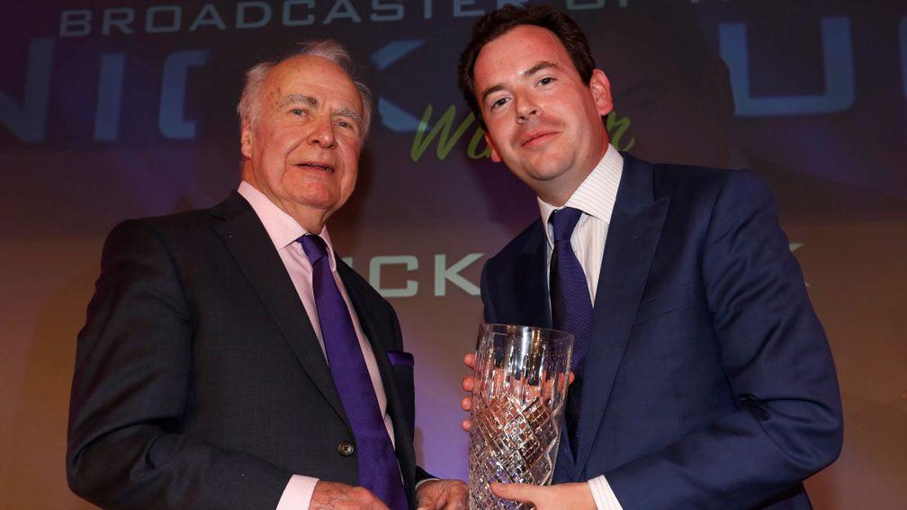Hugh McIlvanney presents Nick Luck with broadcaster of the year at the HWPA awards in 2016