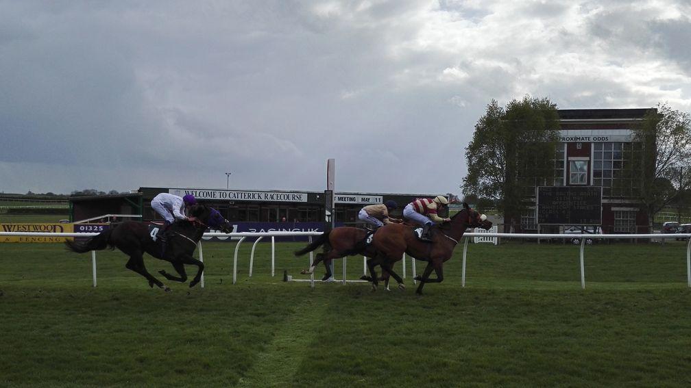 The Ruth Carr-trained Tanawar gets up late under Josh Doyle in the apprentice handicap at Catterick