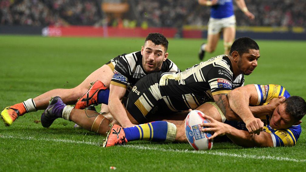 Albert Kelly (centre) should be available for Hull