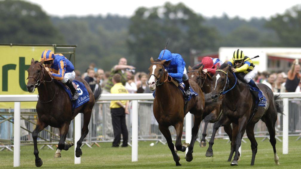 Heart's Cry (right) is probably best remembered in Europe for his close third to Hurricane Run (left) and Electrocutionist in the 2006 King George