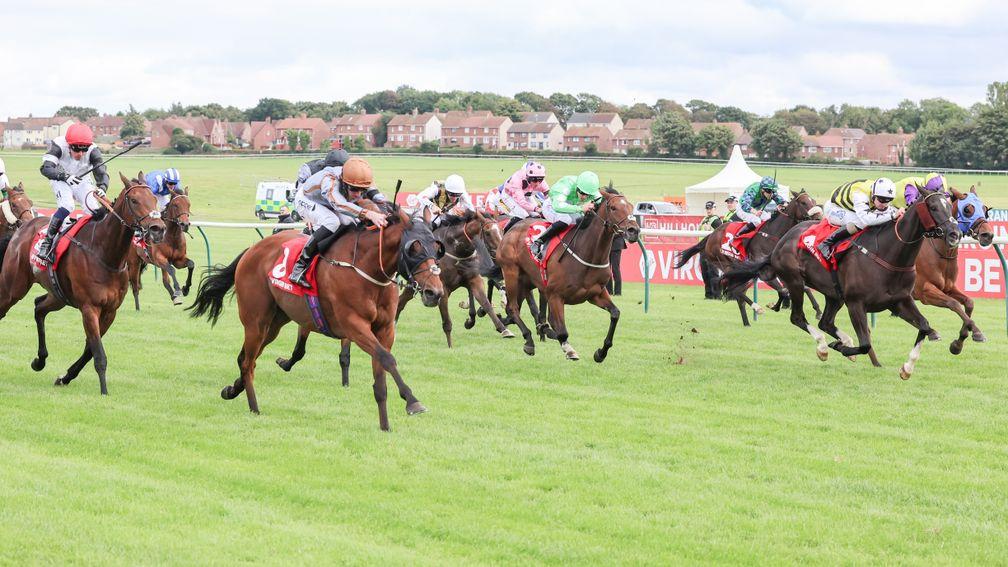 Summerghand (blinkers) powers to success in last year's Ayr Gold Cup