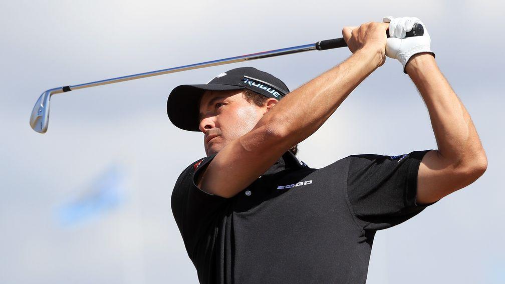 American Kevin Kisner leads the Open after shooting 66 on Thursday