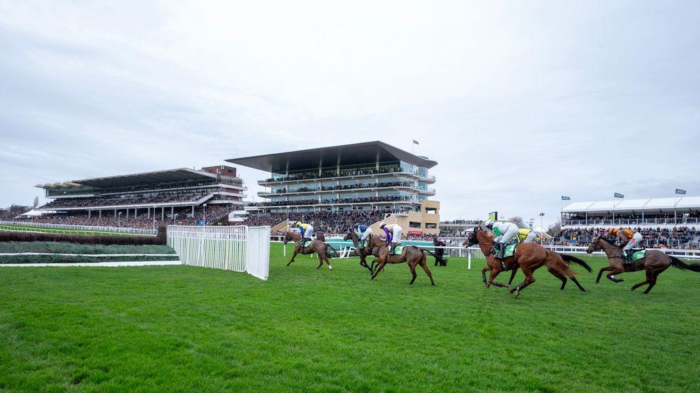 Cheltenham's New Year's Day card attracted a crowd of 33,200