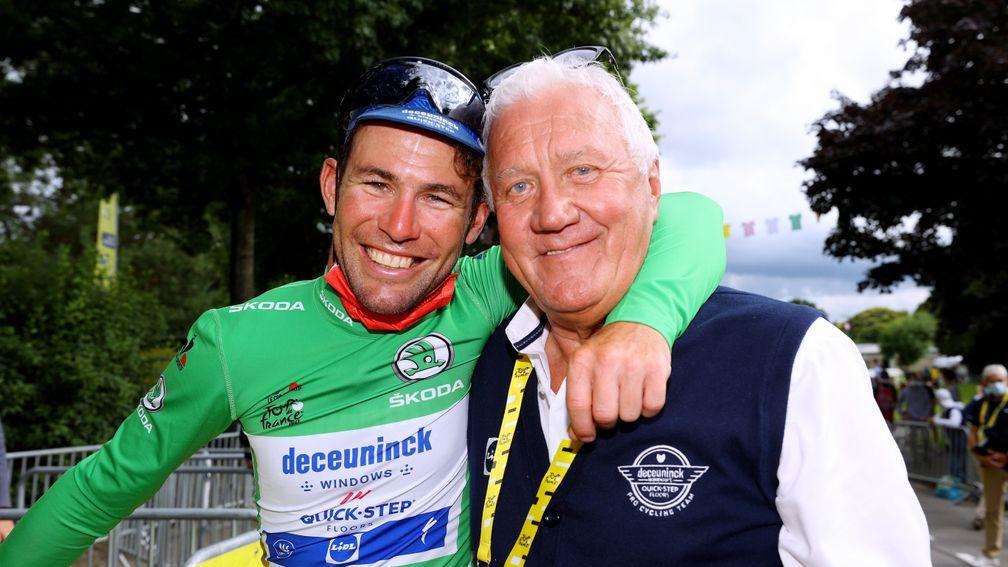 Mark Cavendish celebrates being back in the Green Jersey after his stage four victory