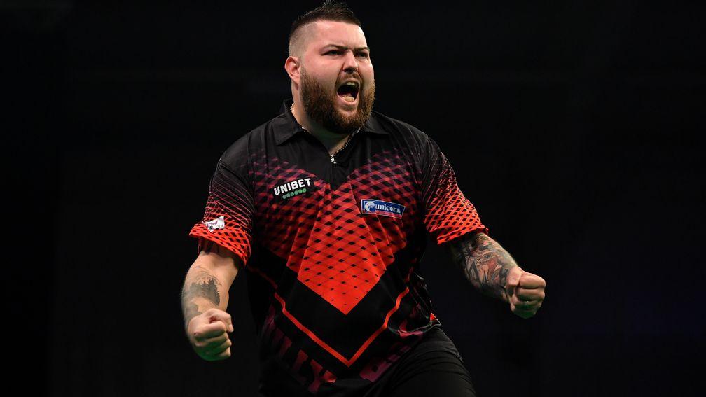 Michael Smith is different gravy to his veteran opponent at the Morningside Arena