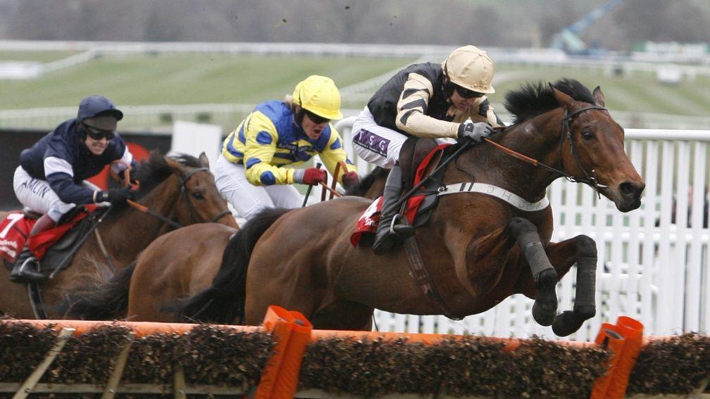 Inglis Drever takes the final flight on his way to his second victory in the World Hurdle in 2007