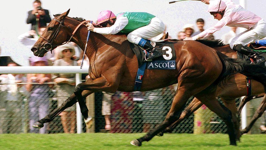Banks Hill and Olivier Peslier win the 2001 Coronation Stakes