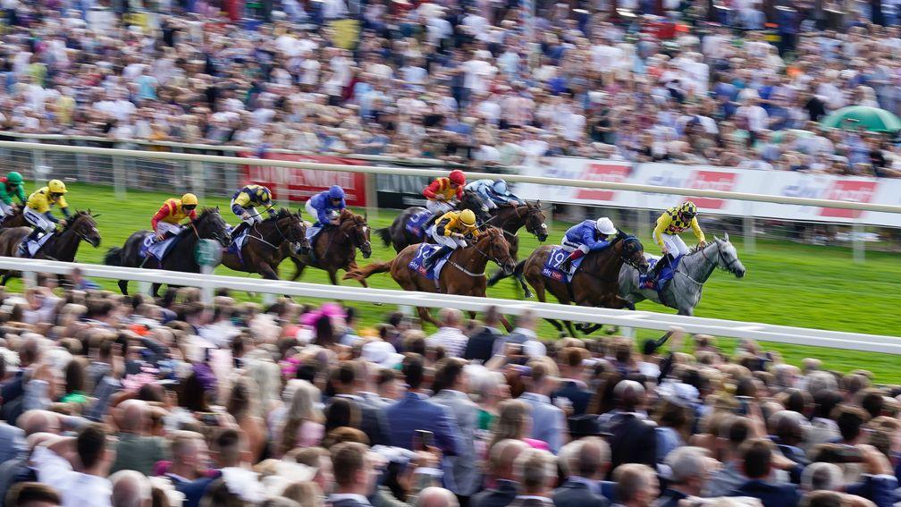 A thrilling finish ensues to the Sky Bet Ebor