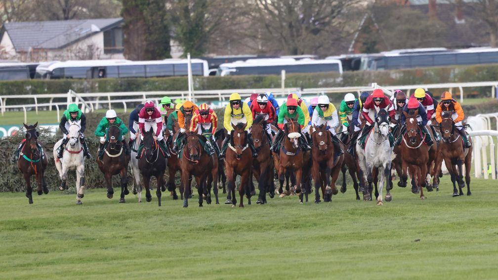 Plenty of runners – 27 – were still in contention before the Chair, the 15th fence of the Grand National