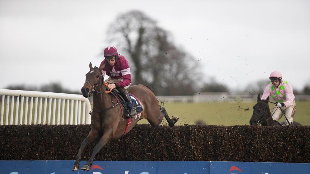 A Toi Phil and Jack Kennedy win the Kinloch Brae Chase at Thurles