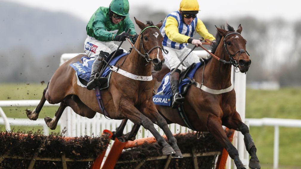 Kempton runner tnoight: Suusex Ranger (far side) just loses out to We Have A Dream in the Finale Junior Hurdle at Chepstow in January