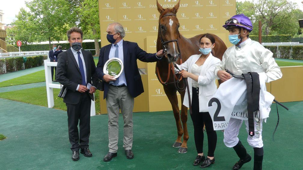 Vaucelles with Pascal Bary (second left) and Christophe Soumillon (right) after running down Oriental Mystique in the Prix de Malleret