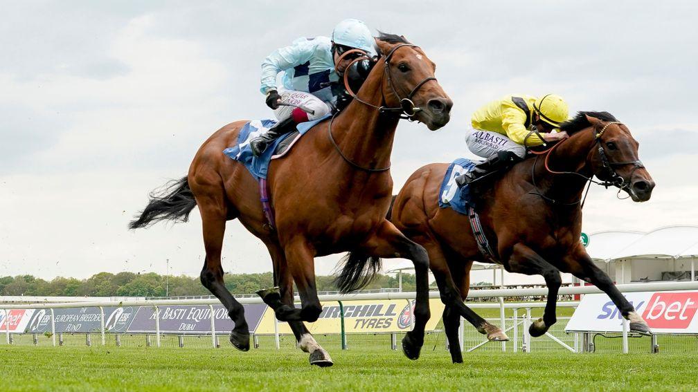 Starman (left) gets the better of Nahaarr and now heads to Royal Ascot