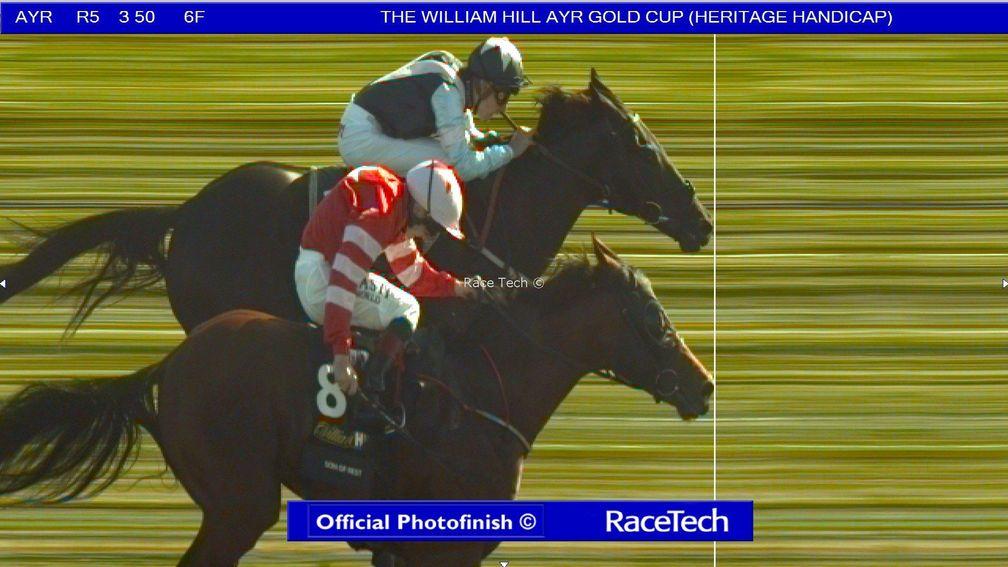 The photo-finish print of the Ayr Gold Cup, in which Son Of Rest (near) and Baron Bolt dead-heated