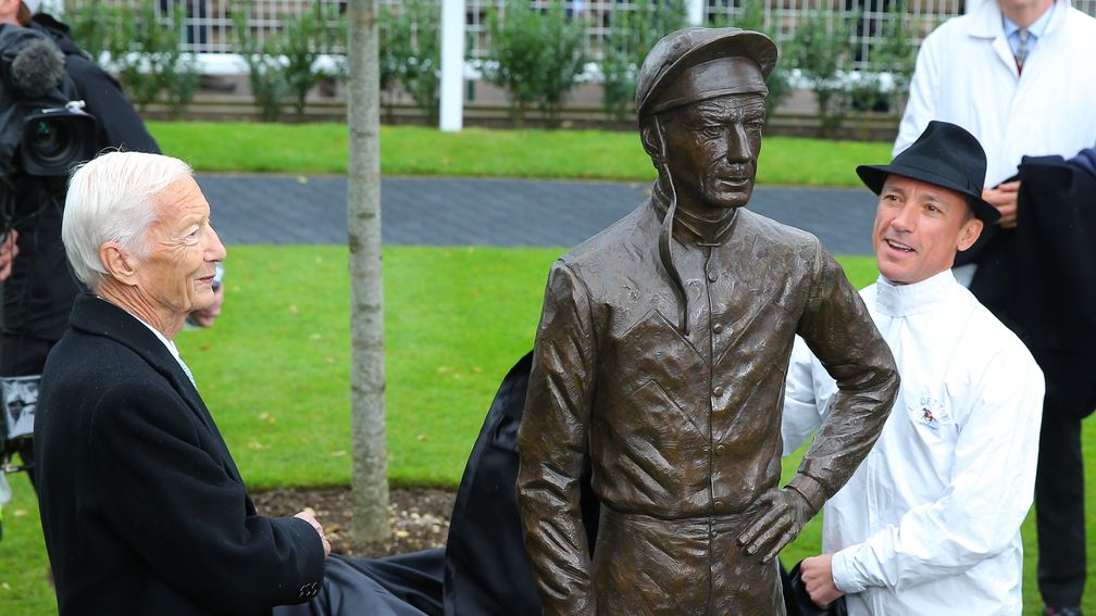 Lester Piggott & Frankie Dettori unveilNewmarket Lester Piggott bronze in the winners enclosureBefore racing Newmarket 12.10.19©Mark Cranhamphoto.com