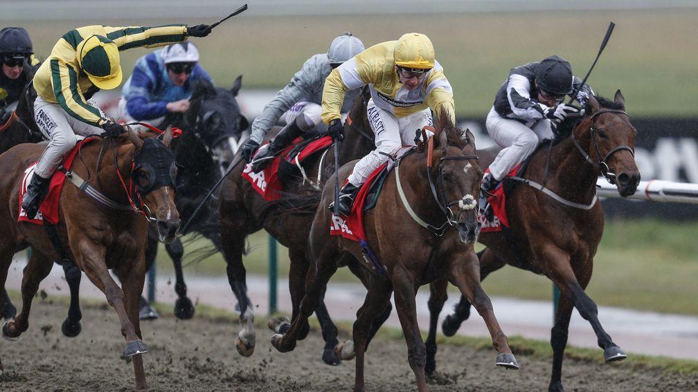 Corinthia Knight (yellow and white) keeps on strongly to win at Lingfield