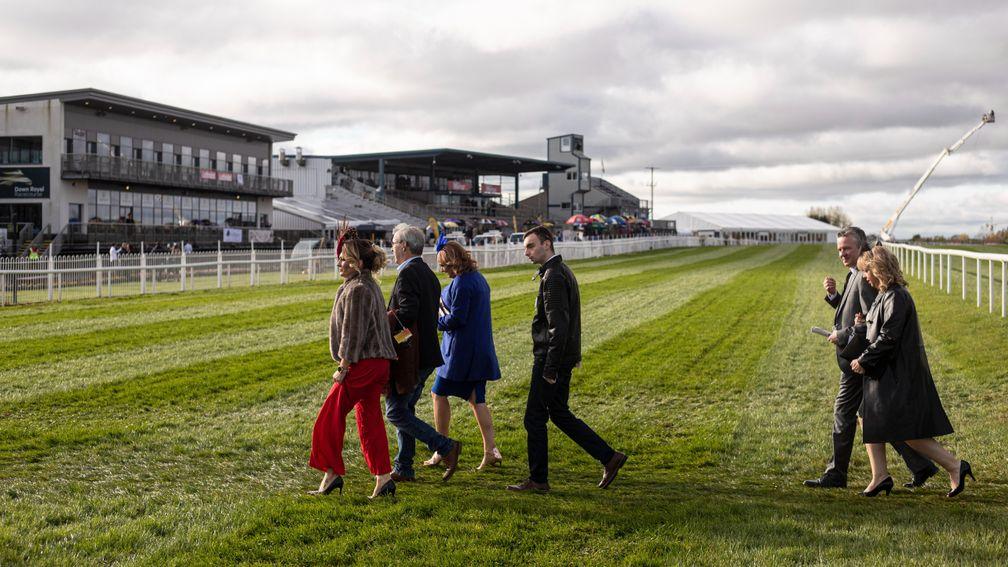 Racegoers arrving at the track for day 2 of the NI Festival of Racing.Down RoyalPhoto: Patrick McCann/Racing Post 02.11.2019