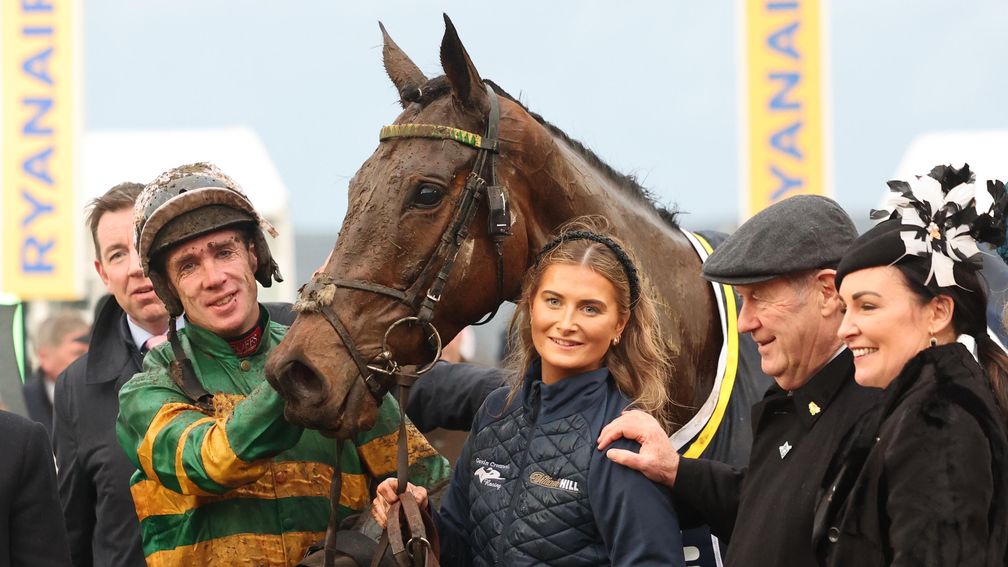 Inothewayurthinkin with connections after winning the Kim Muir