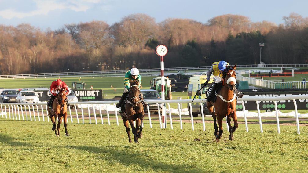 They shall not pass: Navajo Pass wins the Grade 2 The New One Unibet Hurdle from the front