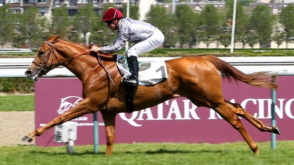 Mekhtaal strides clear to win the Group 2 Prix Hocquart at Deauville