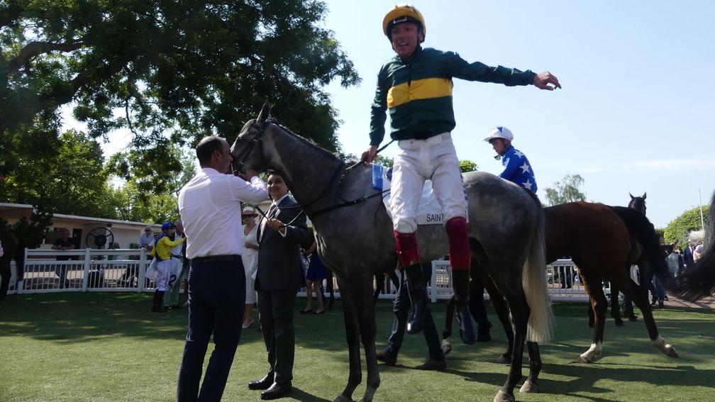 Frankie Dettori performs a flying dismount from Coronet