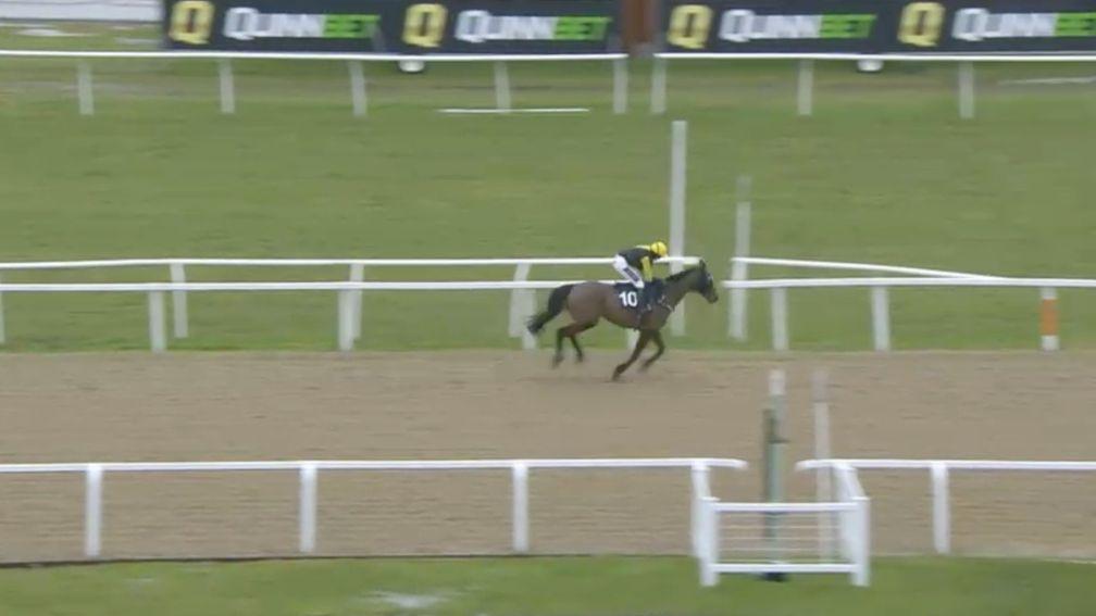 Despite tiring in the closing stages, The Steward hangs on to win by 13 lengths with Zamarkhan finishing in second