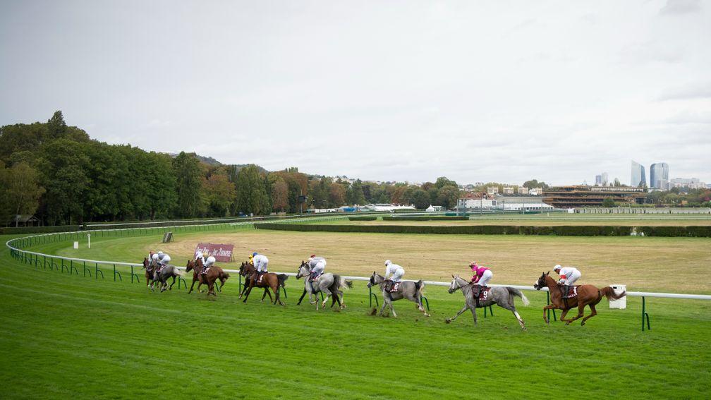 The runners in the Arabian Trophy race towards the home straightLongchamp 2.10.21 Pic: Edward Whitaker
