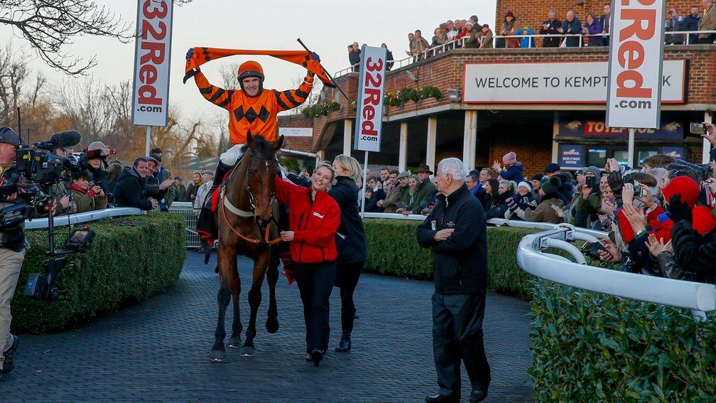 Thistlecrack and Tom Scudamore return victorious after their King George triumph