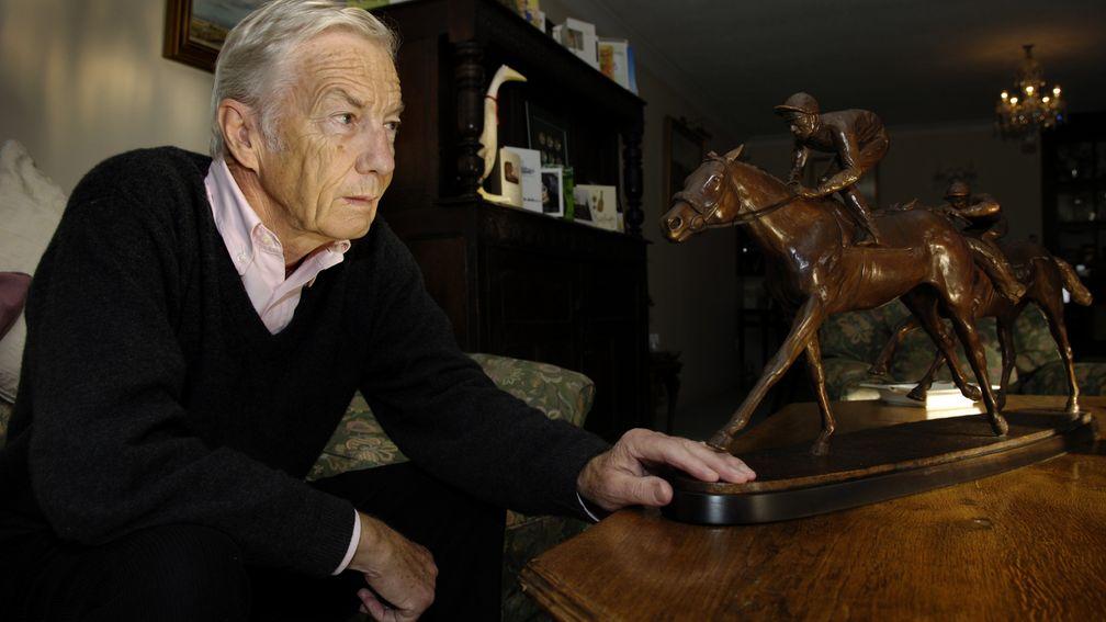 Lester Piggott pictured with a Willie Newton sculpture of The Chase and Palacegate Jack, the two horses whose victories at Haydock bookended his career.