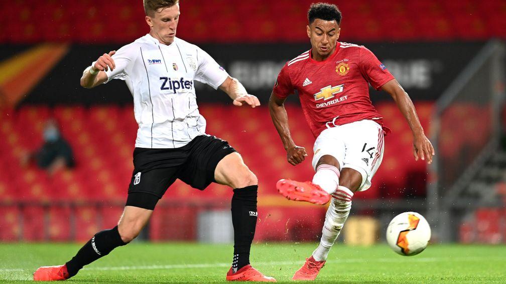 Jesse Lingard scores in Manchester United's 2-1 home win over LASK