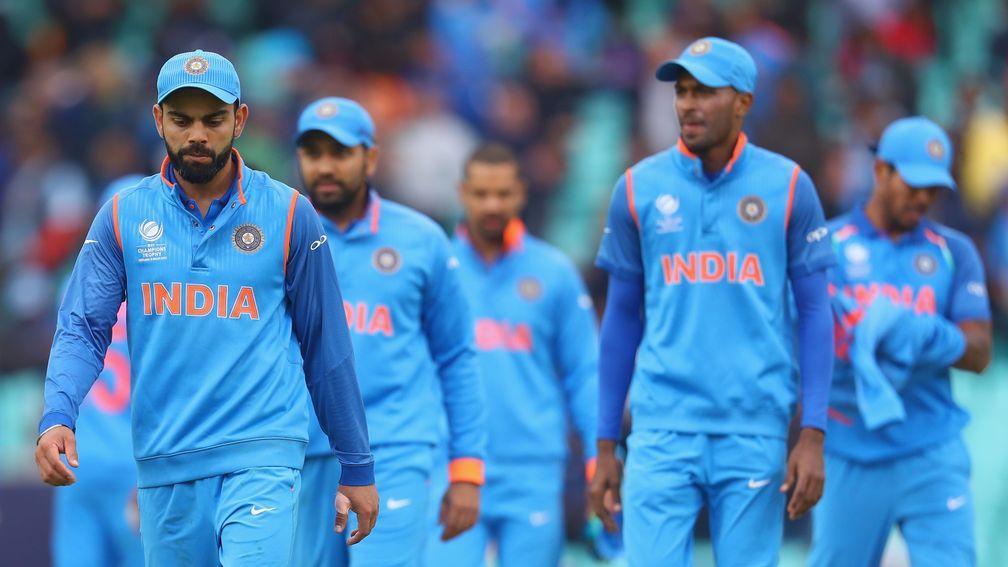 India's Virat Kohli (left) is aiming for a 5-0 drubbing of Australia