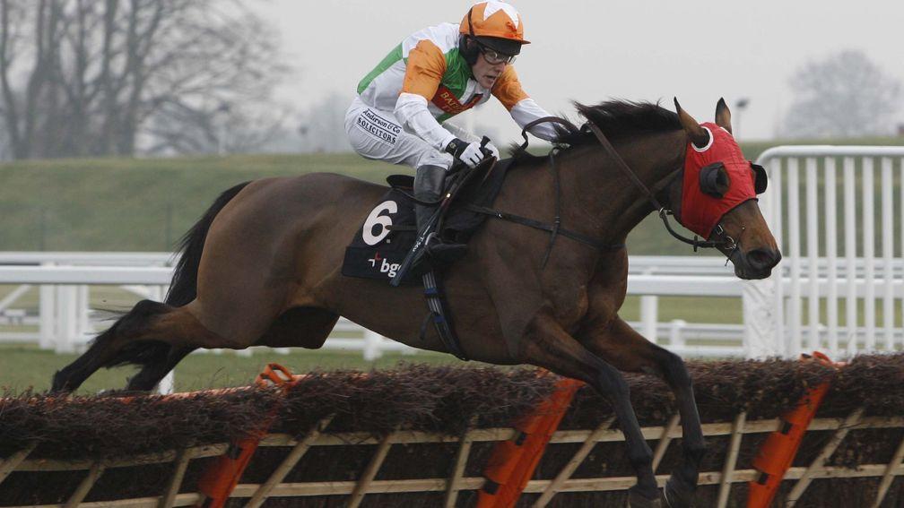 Lough Derg and Tom Scudamore on their way to winning the 2007 Long Walk Hurdle at Ascot
