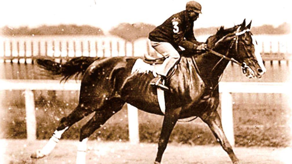 Jimmy Winkfield wins a second consecutive Kentucky Derby on Alan-A-Dale
