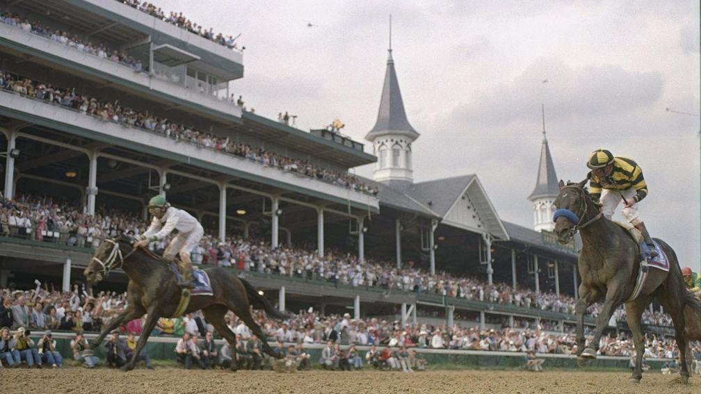 As they pass the grandstand, Jerry Bailey on Grindstone (left) pulls ahead of Chris McCarron on Cavonnier to win the 1996 Kentucky Derby at Churchill Downs