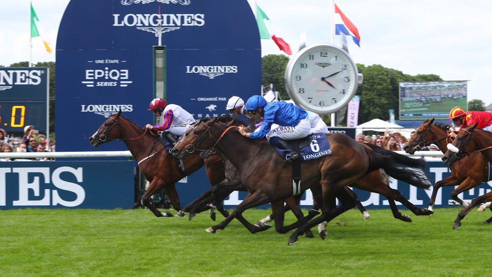 Laurens keeps her neck in front at the line to win the Prix de Diane