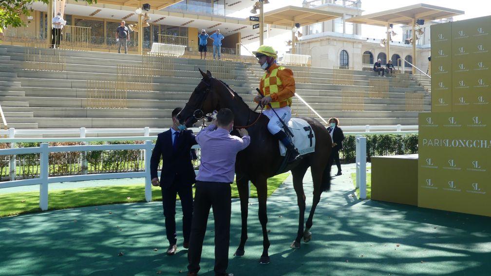Acer Alley and Olivier Peslier return to the Longchamp winner's circle after the Prix La Rochette