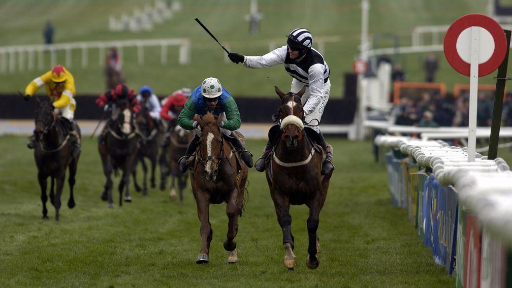 Moscow Flyer and Barry Geraghty win the 2005 Champion Chase