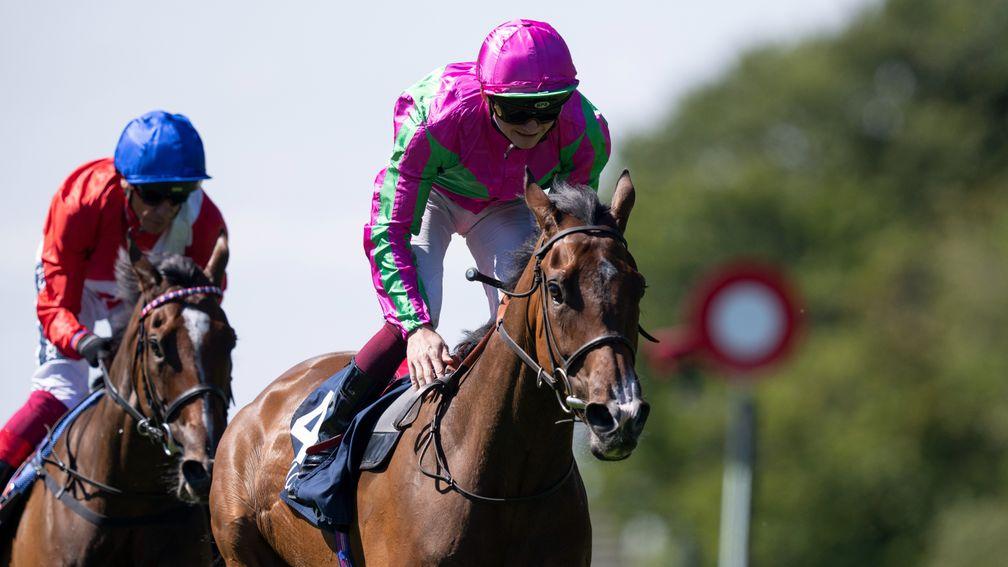 Prosperous Voyage 9Rob Hornby) beats Inspiral (Frankie dettori) in the Falmouth StakesNewmarket 8.7.22 Pic: Edward Whitaker