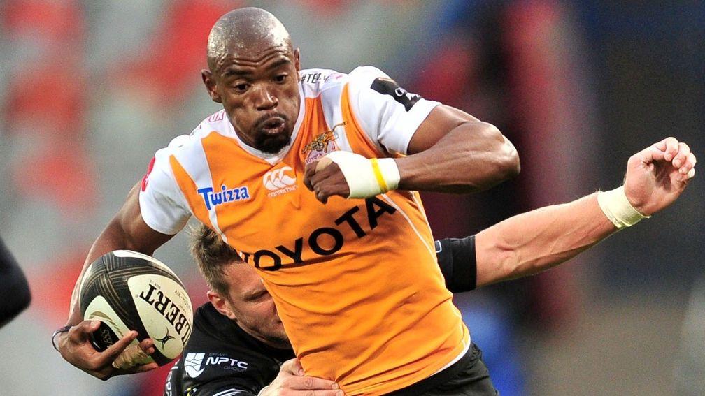 Makazola Mapimpi makes his Sharks debut against the Lions