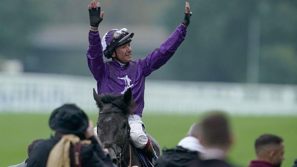 Frankie Dettori says goodbye to British racing fans at Ascot