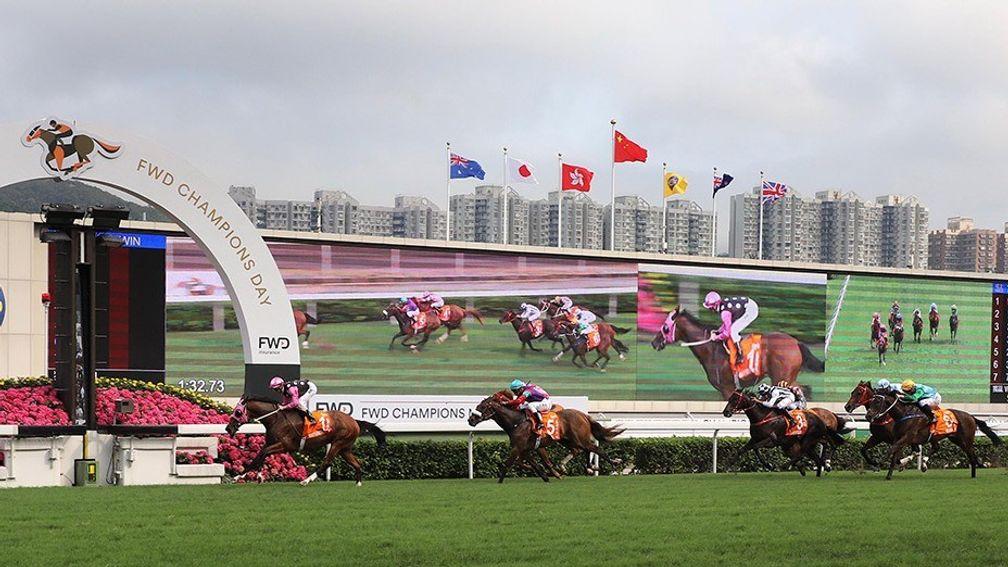 Beauty Generation and Zac Purton come home clear in the FWD Champions Mile at Sha Tin