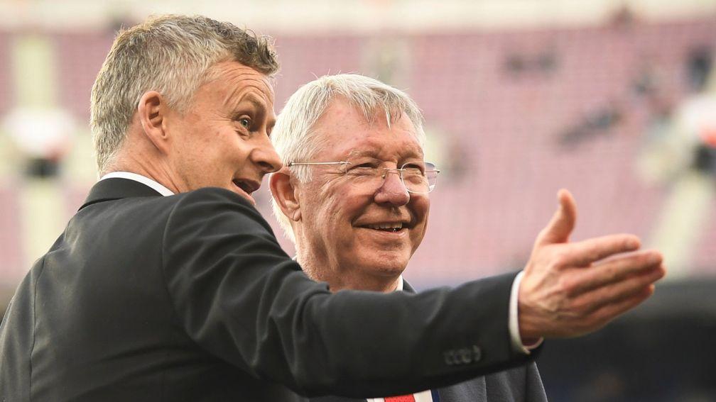 Sir Alex Ferguson speaks to Manchester United manager Ole Gunnar Solskjaer