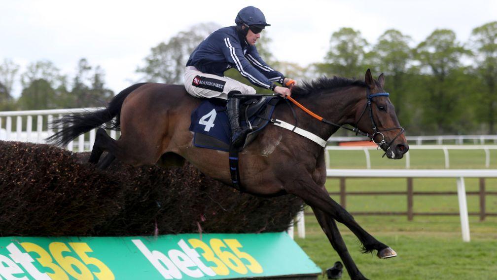 Presentandcounting was a fortuitous winner of the 2m3½f novice chase